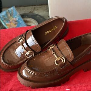 Bamboo Brand Womens Brown Patent Leather Loafers with Gold Buckles Size 7